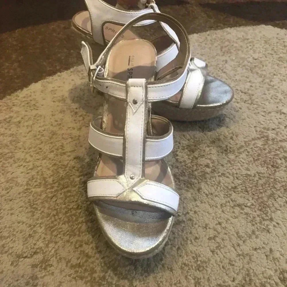Call it spring heeled sandals/white and gold/7 1-2 - Picture 1 of 5